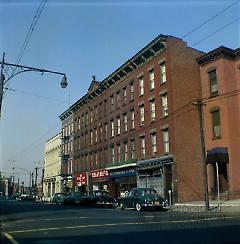 [East side of Manhattan Avenue.]